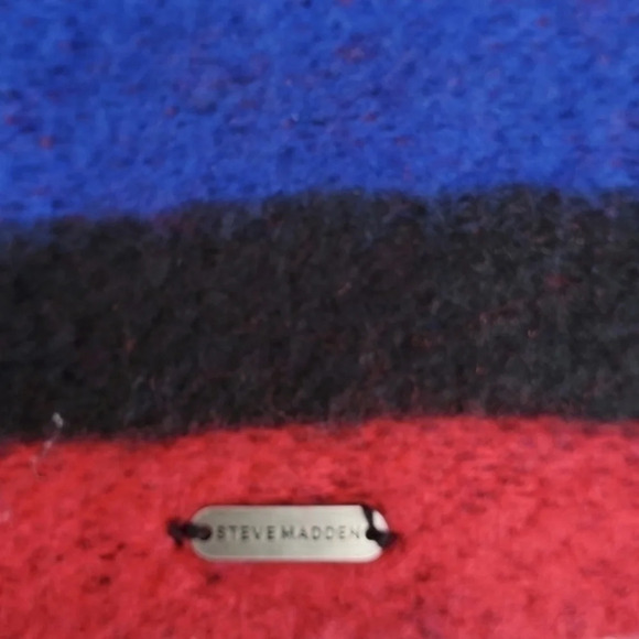 Steve Madden Infinity scarf - Picture 2 of 8